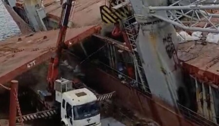 Tuzla'da gemi yan yattı: 1 işçi hayatını kaybetti