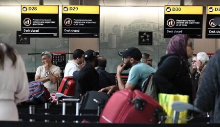 İngiltere'de hava trafik kontrol sistemindeki teknik sorun uçuşları aksattı