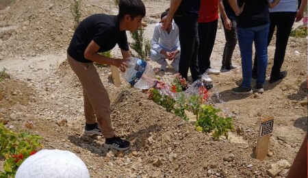 Oğlunun ölüm haberini aldı, hayatını kaybetti: Halil Yayla, oğluyla yan yana gömüldü