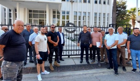 Seracılar Birliği, Bayındırlık ve Ulaştırma Bakanlığı’na siyah çelenk bıraktı