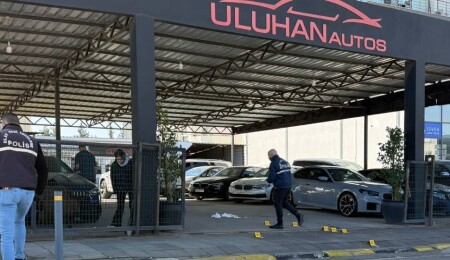 Uluhan Oto’ya silahlı saldırı gerçekleştiren 17 yaşındaki zanlı mahkemeye çıkarıldı, 2 gün ek süre alındı...