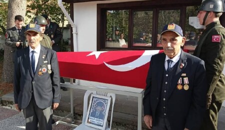 Karabük'te vefat eden Kıbrıs gazisi son yolculuğuna uğurlandı