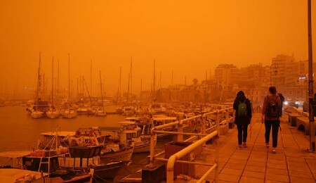Afrika'dan gelen çöl tozu sonucu Girit Adası'nda gökyüzü kırmızıya büründü