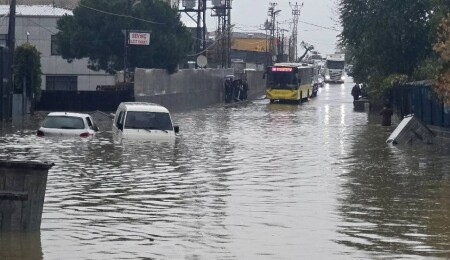 İstanbul'da hayat durdu: Yarın okullar tatil, motosiklet kullanımı yasak, bazı vapur seferleri iptal