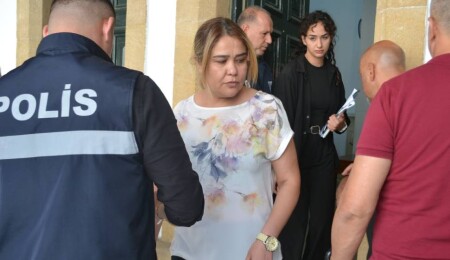 Kuyumcudan alışveriş yaptı, sahte Dolar ile ödedi