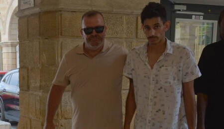 Aracında uyuşturucu ve Eczacılık ve Zehirler Yasası’na aykırı hap bulundu