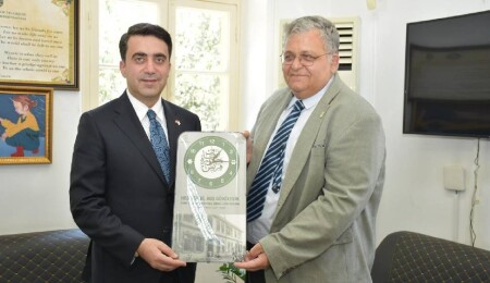 YTB Başkanı Abdulhadi Turus, Mustafa Tümer’i ziyaret etti