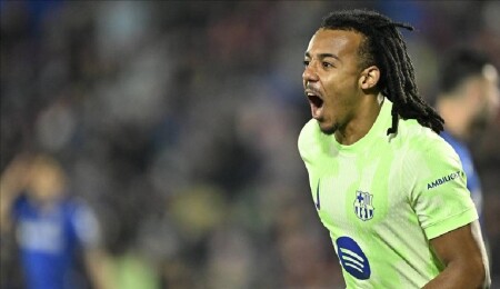 Barcelona, Jules Kounde'nin sözleşmesini 2030'a kadar uzattı