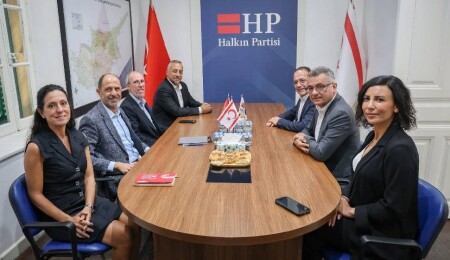 Tufan Erhürman'dan Halkın Partisi'ne ziyaret