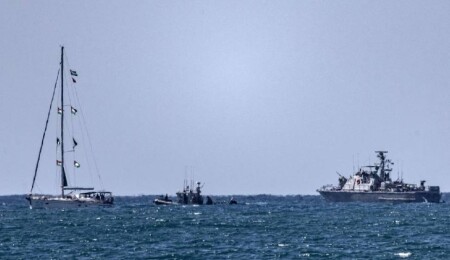 Alıkonulan aktivistler Aşdod Limanı'nda