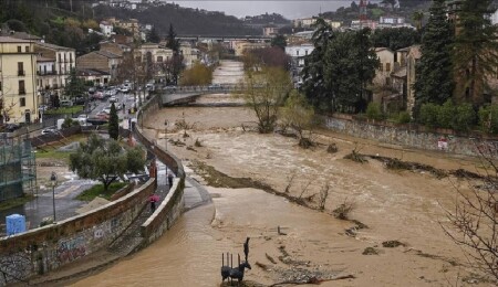 İtalya'da şiddetli yağışların yol açtığı heyelanda 1 kişi öldü, 2 kişi yaralandı