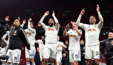 Premier Lig'de Leeds United, 45 yıl aradan sonra Old Trafford'da galip geldi