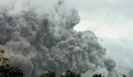 Filipinler’de alarm: Mayon yanardağı patladı, binlerce kişi tahliye edildi