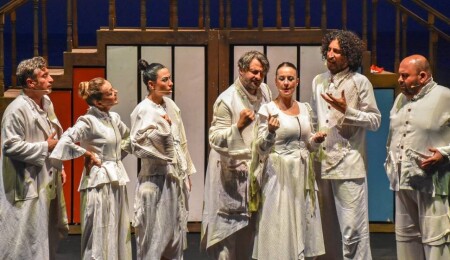 'Kısa Süren Saltanat' Amfi Tiyatro’da sahnelendi