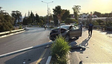 Girne’de trafik kazası: Alkollü sürücü direğe çarptı