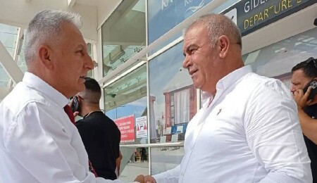 Bağımsız Cumhurbaşkanı adayı Hüseyin Gürlek, Ercan Havaalanı’nı ziyaret etti