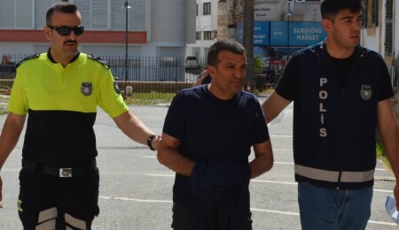 Ercan Havalimanı'nda 209 bin dolarlık kaçak telefon: 5 gün tutuklu kalacak