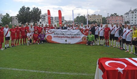 Cumhuriyet Meclisi ile TBMM'den spor ambargolarına karşı dostluk maçı