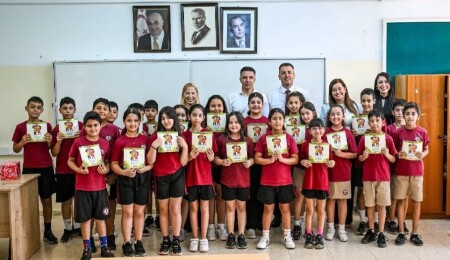 Hüseyin Amcaoğlu’ndan öğrencilere karne hediyesi: “Karlina’nın Hikayesi”