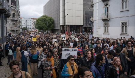 Portekiz'de binlerce kişi konut sorununa çözüm talebiyle gösteri yaptı