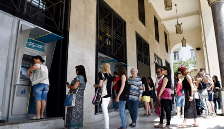 Yunanistan, asgari ücreti yüzde 6,4 artırarak 830 euroya çıkardı