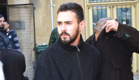 "Dur" ihtarına riayet etmeyip trafik polisine çarpan zanlı 2 gün tutuklu kalacak!