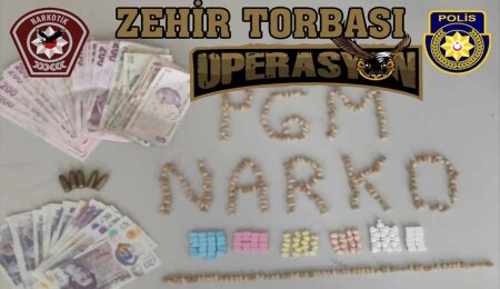 Zehir Torbası Operasyonu’nda yüzlerce hap, canlı mermiler ve nakit para ele geçirildi!