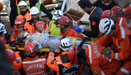Antakya'da depremin 155. saatinde zihinsel engelli genç enkazdan kurtarıldı
