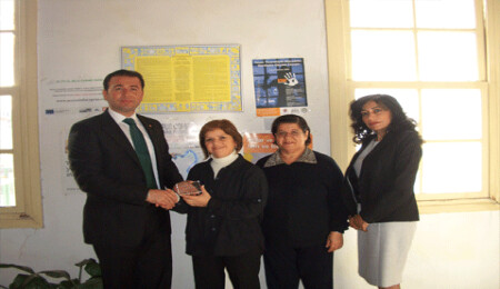 AYH, Kıbrıs Türk İnsan Hakları Vakfı'nı ziyaret etti