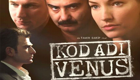 Film afişine Türk bayrağı koydu salonları doldurdu