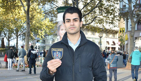 Filistinli Usame, Viyana saldırısında polisin hayatını kurtardı