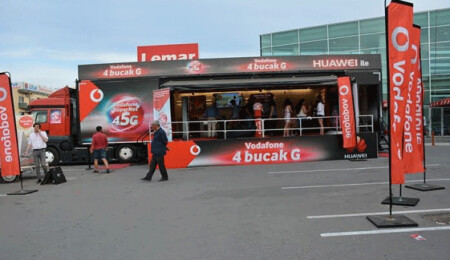 Türkiye'yi dolaşan Vodafone "4 Bucag G" tırı'nın süpriz KKTC ziyareti