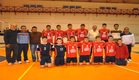Yenierenköy Belediyesi voleybolcuları filedeki mücadelelerini sürdürüyor