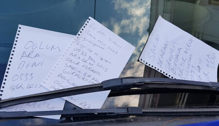 Yanlış park ettiğini iddia ederek not bıraktı: Oğlum ara beni
