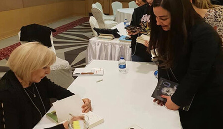 Yazar Ayşe Kulin, Girne'deydi