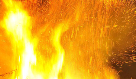 Türk ailelerinin de oturduğu apartmanda çıkan yangında iki kişi öldü