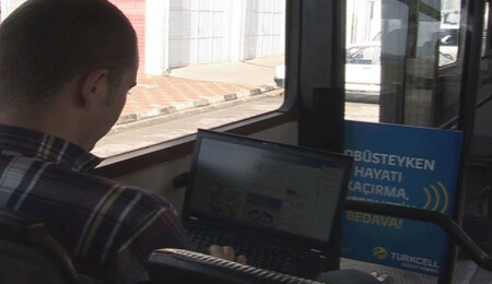 Yakın Doğu Üniversitesi otobüsleri artık internet bağlantılı