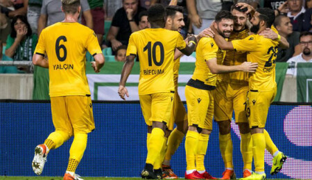 Yeni Malatyaspor UEFA Avrupa Ligi'nde rakibini deplasmanda yenerek tur atladı