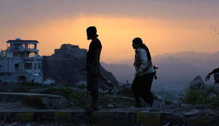 Husiler, Kızıldeniz'deki İsrail ve gemilere yönelik saldırıların durdurulduğunu duyurdu
