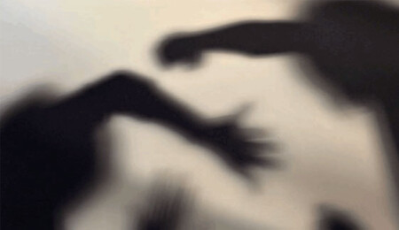 Yüksek sesle müzik dinleyen damadına öfkelendi, hastanelik etti