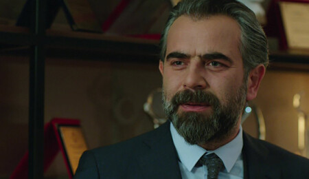 Ünlü oyuncu Yurdaer Okur'a Ercan Havalimanı'nda gözaltı şoku!