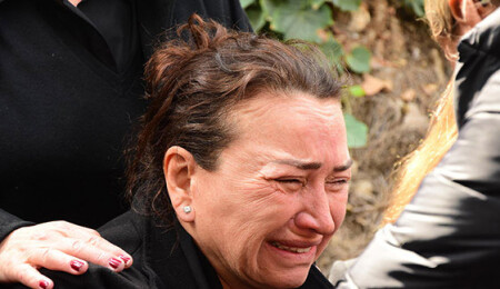 Zafer Çika'ya en acı veda! Demet Akbağ kahroldu