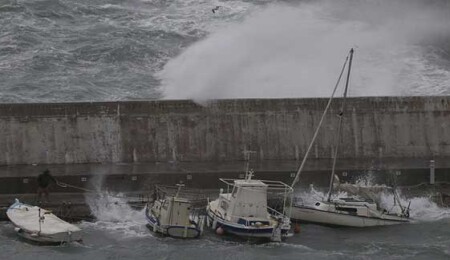 Zorba kasırgası Yunanistan'ı sardı