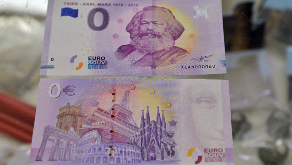 '0 euro'luk Karl Marx banknotları peynir ekmek gibi kapışılıyor