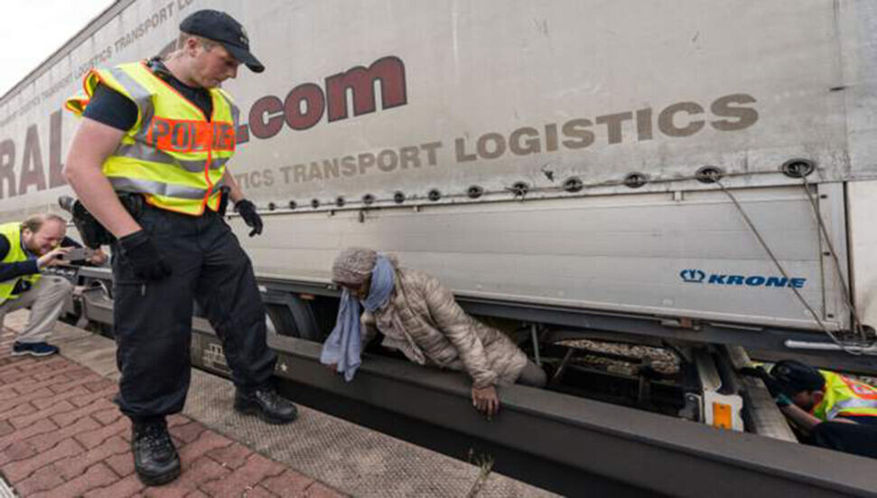 Almanya'da bir TIR’ın soğuk hava dorsesinde '24’ü Türk' 31 kaçak göçmen yakalandı