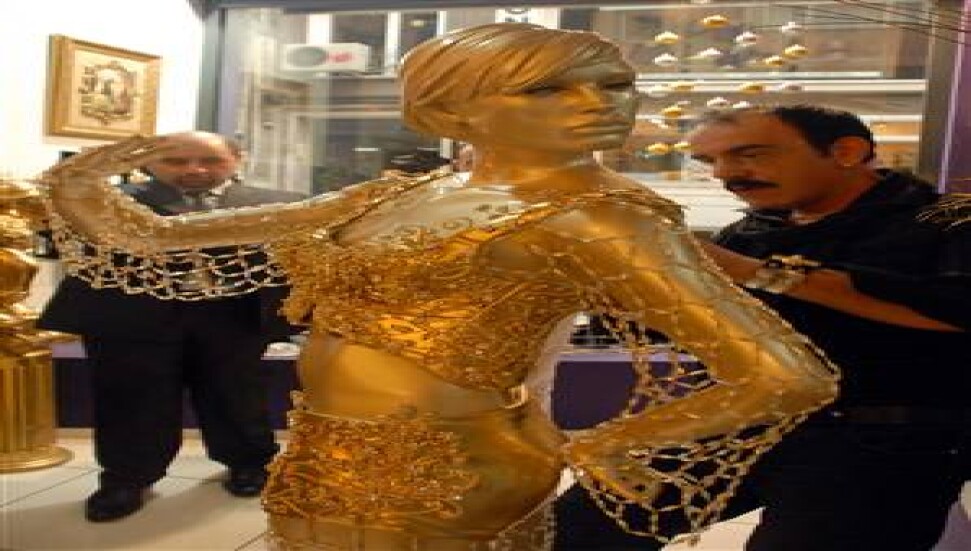 Hadise Eurovision'da bu elbiseyi giyecek