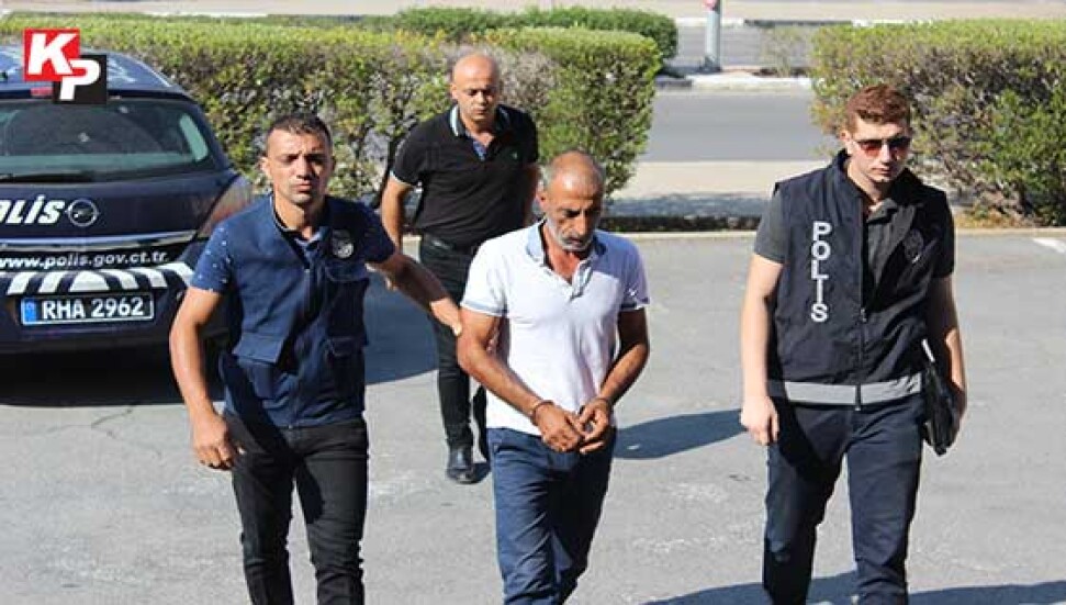 12 yaşındaki çocuklara porno film izletmekle suçlanıyor