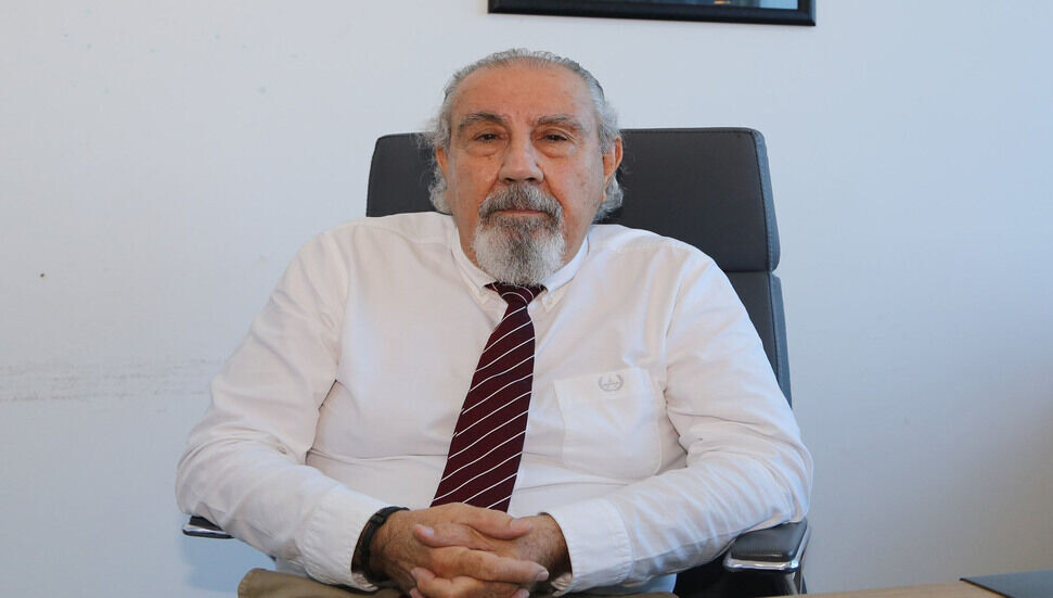 Prof. Dr. Nazmi Özer: “Hedefimiz öğrencilerimizi, eczane eczacılığından çıkartıp toplum yararına üretim yapabilen çalışanlara dönüştürmek…”