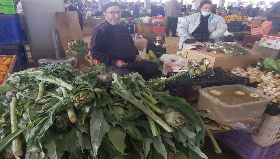 Karaciğer dostu enginar tezgahta