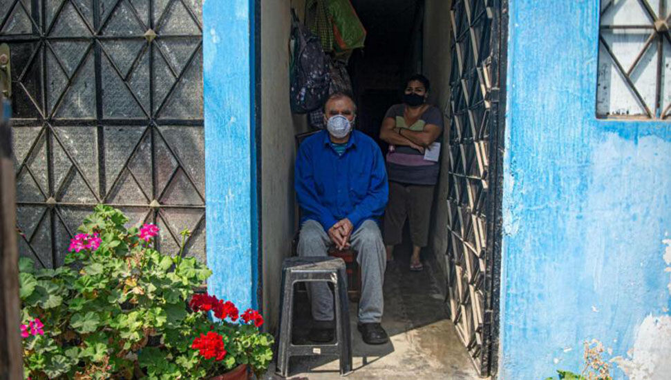 Reuters: Peru'da köy korucuları tecriti ihlal edenleri kırbaçla cezalandırıyor